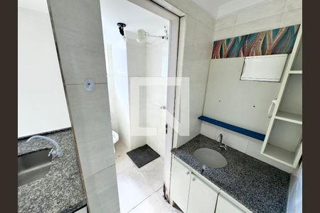 Banheiro de kitnet/studio para alugar com 1 quarto, 30m² em Parque Continental Iii, Guarulhos
