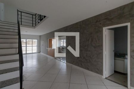 Sala de casa de condomínio para alugar com 4 quartos, 270m² em Planalto Paulista, São Paulo