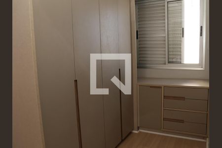 Closet da suíte de apartamento para alugar com 1 quarto, 64m² em Jardim Goiás, Goiânia