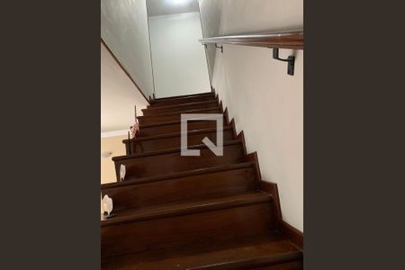 Escada de casa à venda com 3 quartos, 217m² em Santa Maria, São Caetano do Sul