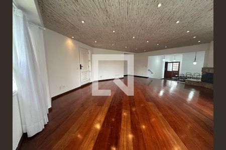 Sala de casa de condomínio para alugar com 4 quartos, 375m² em Morada dos Pássaros, Barueri