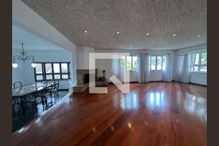 Sala de casa de condomínio para alugar com 4 quartos, 375m² em Morada dos Pássaros, Barueri