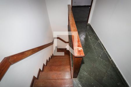 Escada de casa para alugar com 2 quartos, 125m² em Jardim Salete, Taboão da Serra