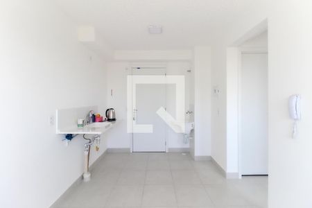 Sala - Cozinha de apartamento para alugar com 2 quartos, 32m² em Vila Carmosina, São Paulo