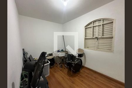 Quarto 1 de casa para alugar com 3 quartos, 125m² em Jardim dos Camargos, Barueri