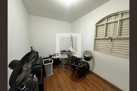 Quarto 1 de casa para alugar com 3 quartos, 125m² em Jardim dos Camargos, Barueri