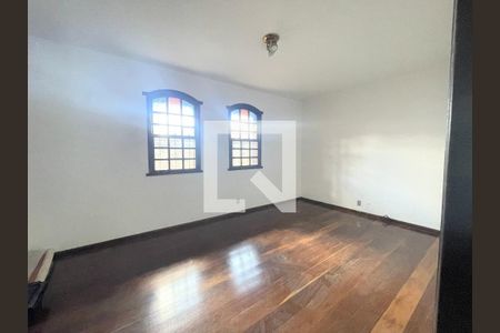 Casa à venda com 5 quartos, 360m² em Santa Branca, Belo Horizonte