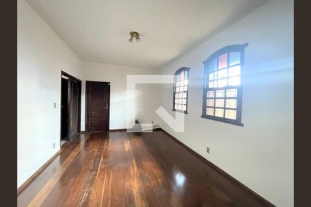 Casa à venda com 5 quartos, 360m² em Santa Branca, Belo Horizonte