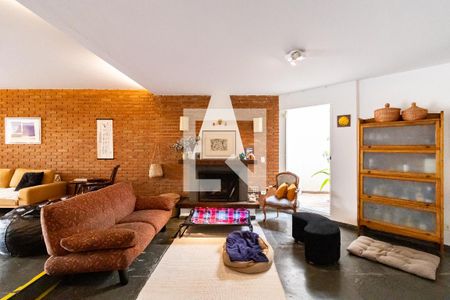 Casa à venda com 5 quartos, 389m² em Jardim Leonor, São Paulo