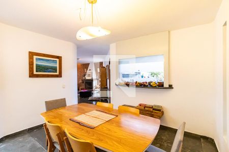 Casa à venda com 5 quartos, 389m² em Jardim Leonor, São Paulo