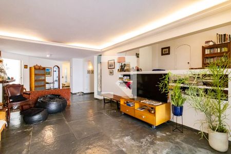 Casa à venda com 5 quartos, 389m² em Jardim Leonor, São Paulo