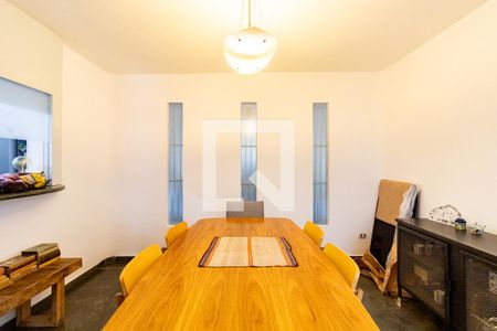 Casa à venda com 5 quartos, 389m² em Jardim Leonor, São Paulo