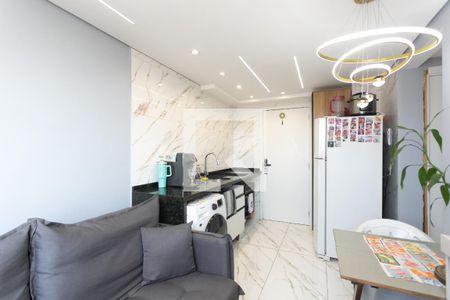 Sala / Cozinha  de apartamento para alugar com 2 quartos, 33m² em Vila Carmosina, São Paulo