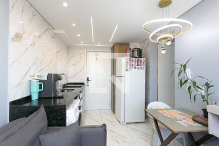 Sala / Cozinha  de apartamento para alugar com 2 quartos, 33m² em Vila Carmosina, São Paulo