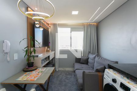 Sala / Cozinha  de apartamento para alugar com 2 quartos, 33m² em Vila Carmosina, São Paulo