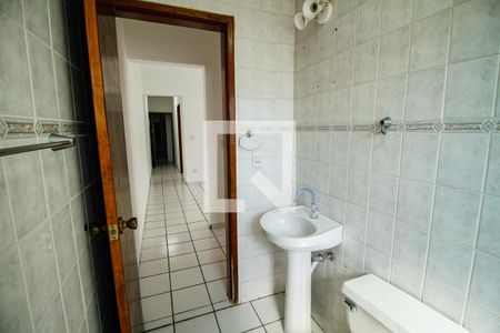 Banheiro de apartamento para alugar com 1 quarto, 45m² em Canto do Forte, Praia Grande