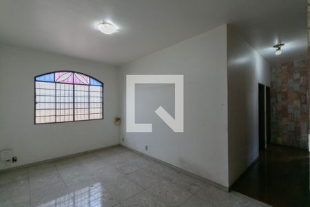 Casa à venda com 3 quartos, 220m² em Santa Branca, Belo Horizonte