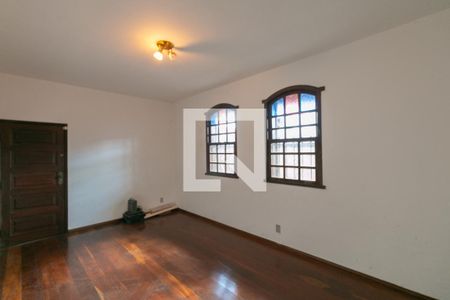 Casa à venda com 3 quartos, 220m² em Santa Branca, Belo Horizonte