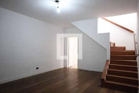 Casa para alugar com 4 quartos, 140m² em Vila Friburgo, São Paulo