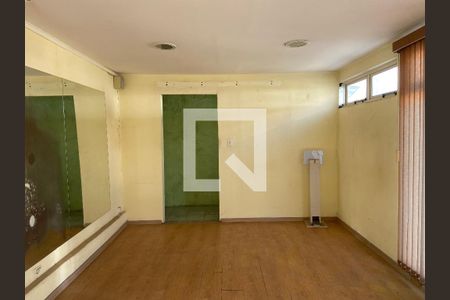 Sala de casa à venda com 4 quartos, 250m² em Ferreira, São Paulo