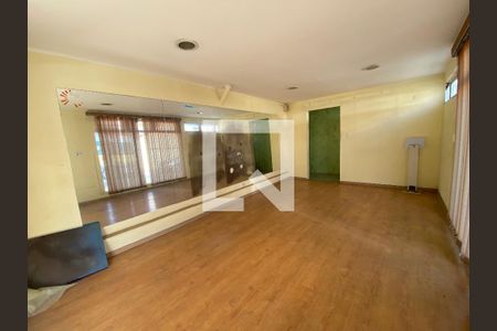 Sala de casa à venda com 4 quartos, 250m² em Ferreira, São Paulo
