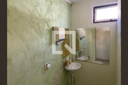 Sala - Banheiro de casa à venda com 4 quartos, 250m² em Ferreira, São Paulo