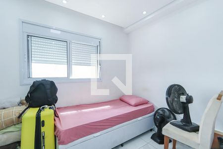 Quarto simples com cama de solteiro, janela e ar condicionado, com bagagem e ventilador. de apartamento à venda com 3 quartos, 135m² em Vila Andrade, São Paulo
