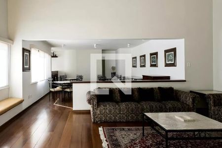 Casa à venda com 8 quartos, 250m² em Moema, São Paulo