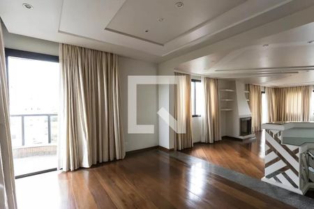 Casa à venda com 8 quartos, 250m² em Moema, São Paulo