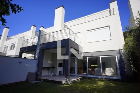 Pátio fundos de casa de condomínio para alugar com 3 quartos, 276m² em Pedra Redonda, Porto Alegre