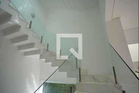 Escada para dormitórios  de casa de condomínio para alugar com 3 quartos, 276m² em Pedra Redonda, Porto Alegre