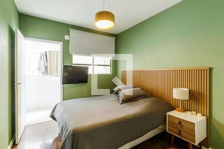 Cama simples com cabeceira de madeira e iluminação adequada. de apartamento à venda com 3 quartos, 105m² em Jardim America III, Várzea Paulista