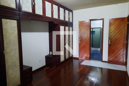 Casa à venda com 8 quartos, 350m² em Pendotiba, Niterói