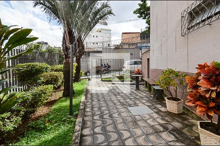Entrada de apartamento à venda com 2 quartos, 62m² em Sagrada Família, Belo Horizonte