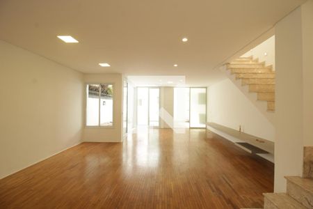 Sala de casa de condomínio para alugar com 3 quartos, 120m² em Perdizes, São Paulo