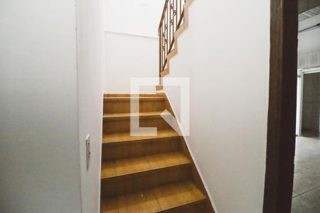 Escada de casa para alugar com 4 quartos, 188m² em Jardim Franca, São Paulo