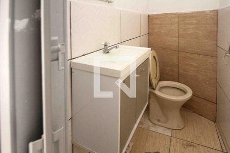 Banheiro de casa à venda com 1 quarto, 70m² em Fazenda da Juta, São Paulo