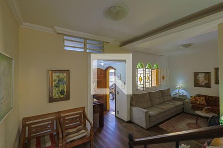 Casa à venda com 4 quartos, 240m² em Caiçara-adelaide, Belo Horizonte