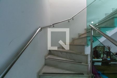 Escada de casa à venda com 3 quartos, 134m² em Jardim Orlandina, São Bernardo do Campo