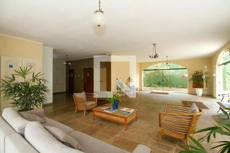 Sala de espera com móveis de bambu e plantas, iluminada por lâmpadas de abajur e com vista para o jardim. de kitnet/studio à venda com 1 quarto, 31m² em Cerqueira César, São Paulo