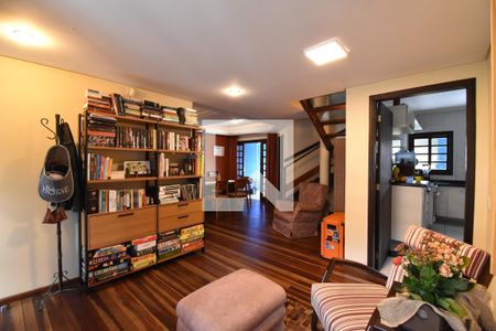 Sala de casa à venda com 5 quartos, 330m² em Vista Alegre, Curitiba