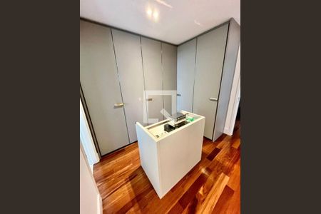 Apartamento à venda com 3 quartos, 170m² em Vila Suzana, São Paulo