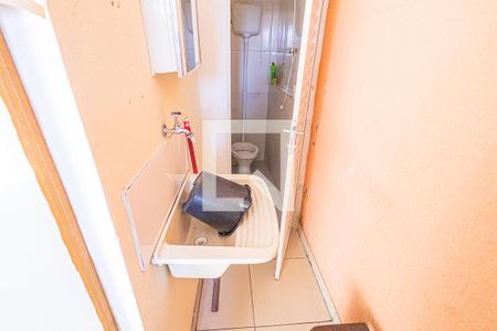 banheiro / tanque de kitnet/studio para alugar com 1 quarto, 40m² em Glória, Belo Horizonte