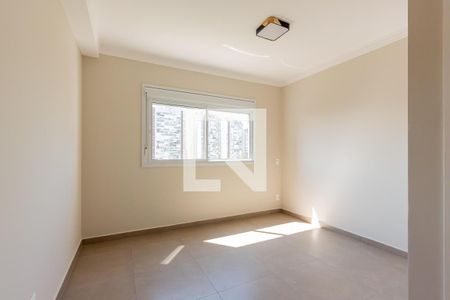 Parede branca com janela e teto branco, iluminado por luz natural. de apartamento à venda com 3 quartos, 88m² em Jardim Caboré, São Paulo