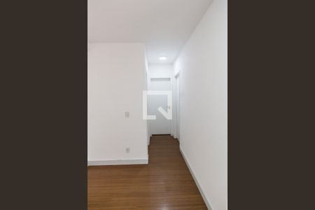 Corredor de apartamento para alugar com 2 quartos, 61m² em Jardim Tupanci, Barueri