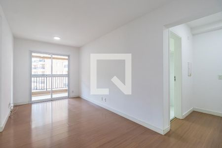 Sala de apartamento para alugar com 2 quartos, 75m² em Jardim Tupanci, Barueri