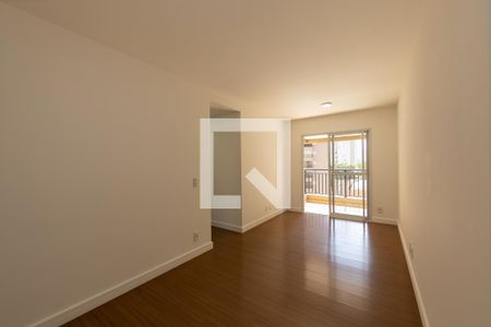 Sala de apartamento para alugar com 3 quartos, 75m² em Jardim Tupanci, Barueri