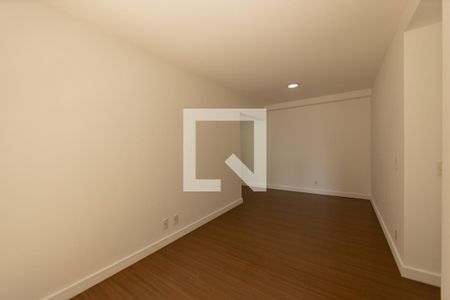 Sala de apartamento para alugar com 3 quartos, 75m² em Jardim Tupanci, Barueri