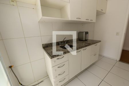 Cozinha de apartamento para alugar com 3 quartos, 75m² em Jardim Tupanci, Barueri