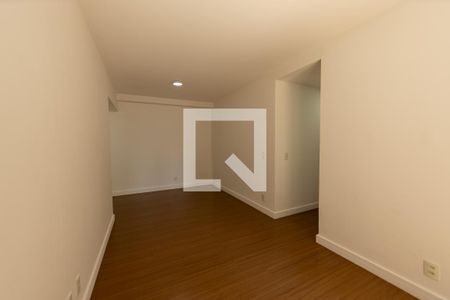 Sala de apartamento para alugar com 3 quartos, 75m² em Jardim Tupanci, Barueri